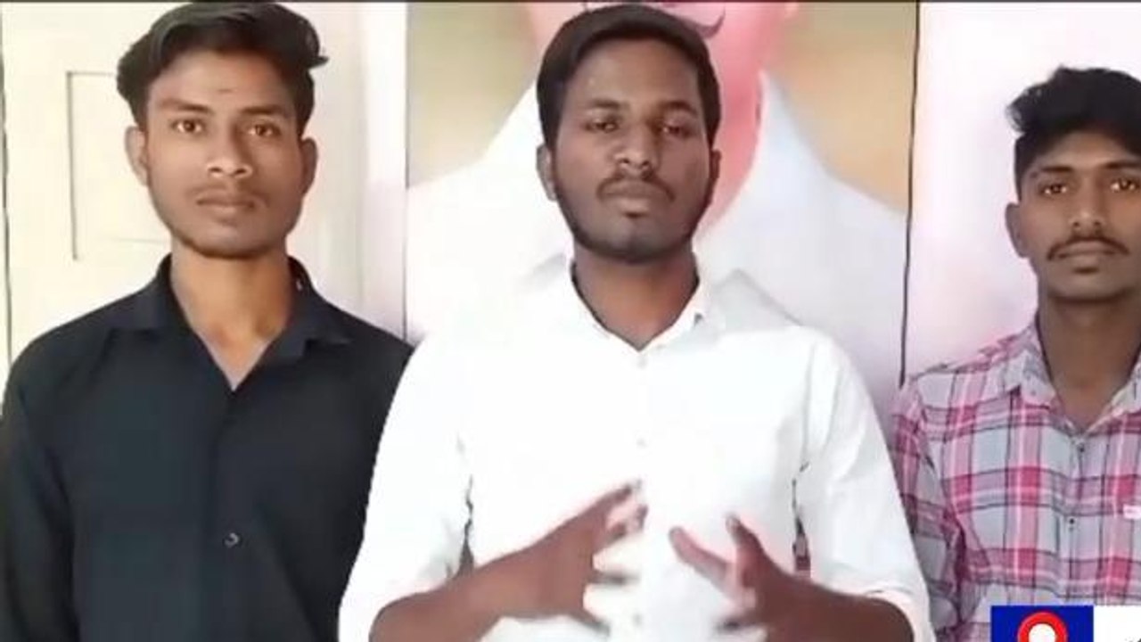 కామారెడ్డి: ప్రభుత్వ పాఠశాల వద్ద వ్యర్ధాలను తొలగించండి