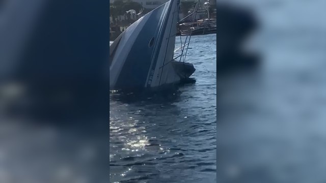 Bodrum’da motor yat yüzlerce kişinin önünde battı