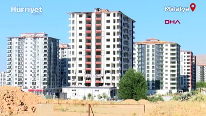 Malatya'da ağır hasarlı 12 katlı bina patlayıcı yardımıyla yıkıldı