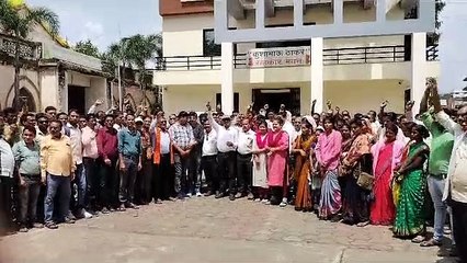अवकाश लेकर सहकारिता कर्मचारियों ने किया प्रदर्शन