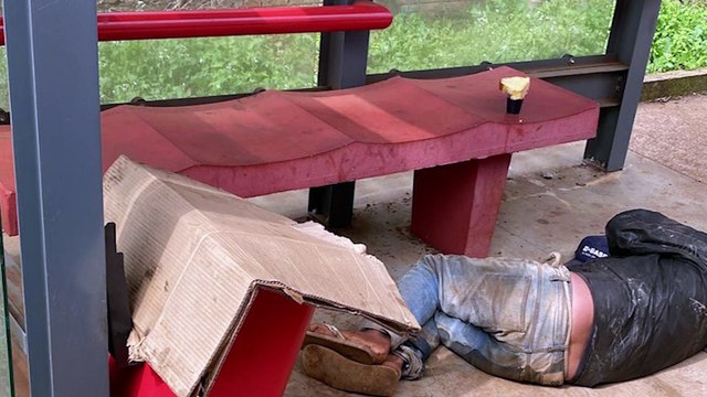 Samu é acionado para socorrer homem caído em ponto de ônibus no Cataratas