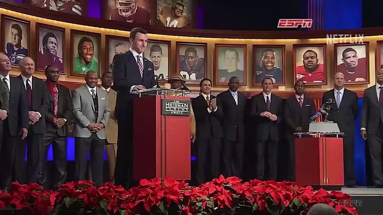 L'Envers du sport : Une étoile filante du foot US Bande-annonce (EN)