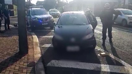 Mulher é socorrida pelo Samu após acidente no Centro