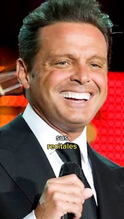 Luis Miguel recibe demanda por llevar doble a su show