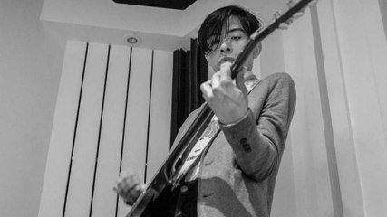 Electric Mistakes: la historia del joven acusado de engañar mujeres con su banda para abusar de ellas.