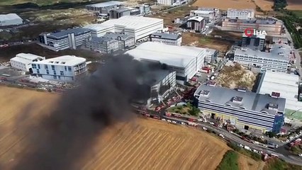 Arnavutköy'de cam üretim fabrikasındaki yangın böyle görüntülendi