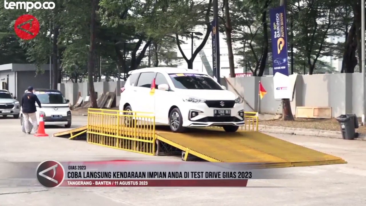 Pengunjung Antusias Jajal Mobil Impian di Test Drive GIIAS 2023