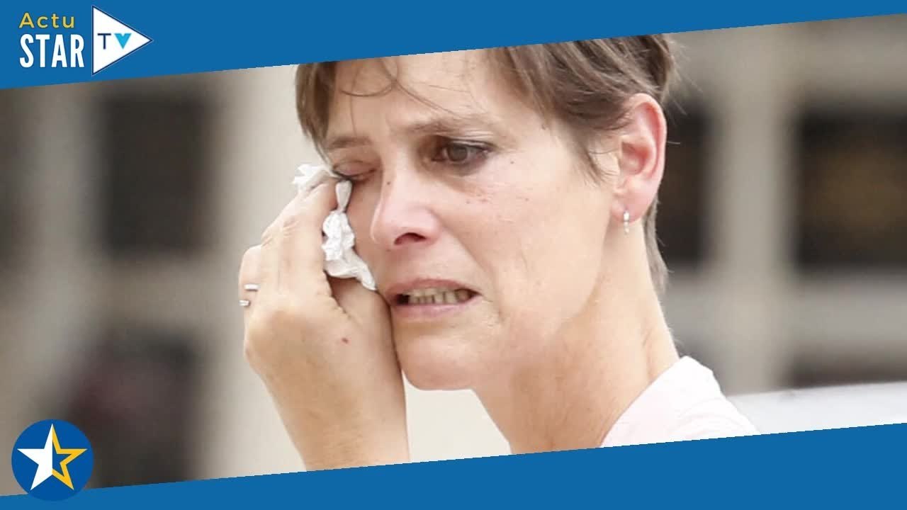 PHOTOS Obsèques de Sophie Fillières  Sa soeur Hélène abattue, sa célèbre fille soutenue par son frè