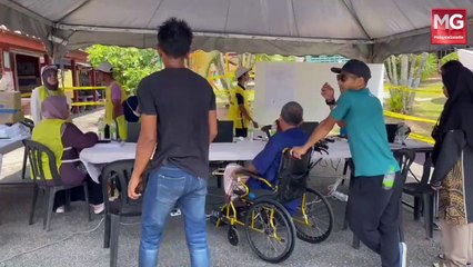 PRN Terengganu : Pengundi berkerusi roda semangat memilih