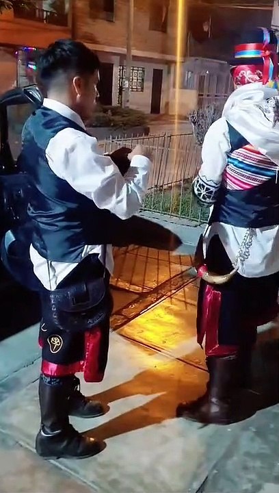 "Te quiero mucho, papá": Padre llora al ver a su hijo bailar tunantada