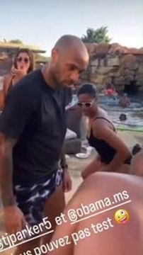 Thierry Henry à l'air de bien s'amuser en vacances avec Tony Parker ! #ThierryHenry #TonyParker #summer