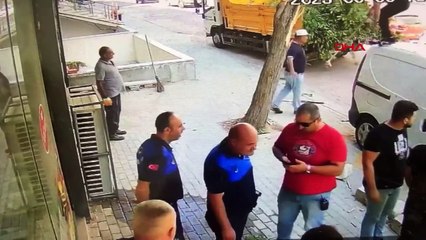 Ağaç Hafif Ticari Aracın Üzerine Devrildi