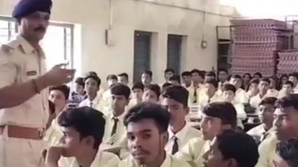 मंड़ला: अभिमन्यु अभियान के तहत पुलिस ने छात्रों को किया जागरूक