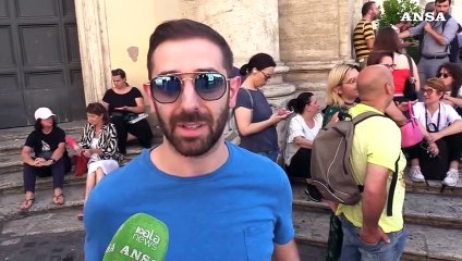 In molti fuori dalla chiesa degli Artisti per l'ultimo saluto a Michela Murgia,: "Ci ha lasciato in eredita' la lotta e l'amore"