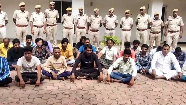 अलसुबह दी दबिश, 163 आरोपियों को किया गिरफ्तार, चार वाहनों को किया जब्त