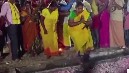 చిత్తూరు జిల్లా: అగ్ని గుండం తొక్కిన మహిళలు