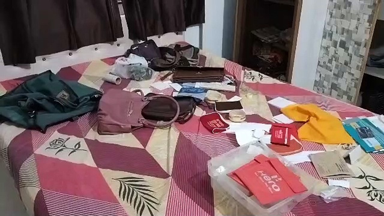 सूने घर में चोरों ने बोला धावा