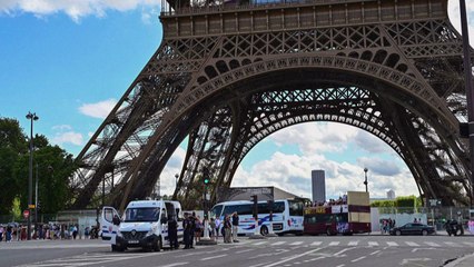 Torre Eiffel é reaberta após alerta de segurança