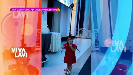 Niña causa polémica por arruinar pastel de bodas