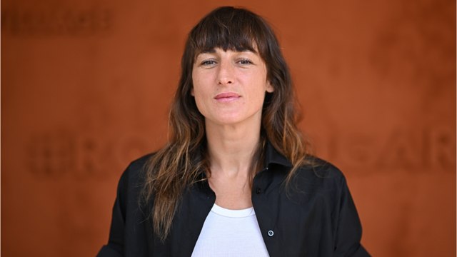 Voici - Une musique immonde : Juliette Armanet dégoûtée par Les lacs du Connemara de Michel Sardou