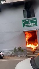 पालिका के मुख्यालय में आग लगने से 9 कर्मचारी झुलसे