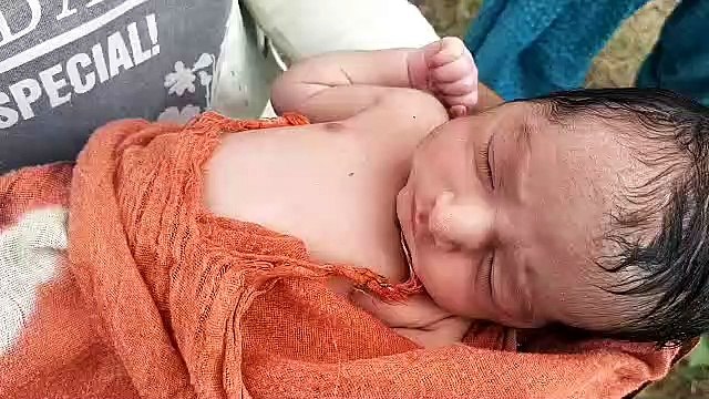 Barmer: Crime Report: Barmer Police: झाडि़यों से आ रही थी रोने की आवाज, देखा तो मिली नन्हीं परी, पूढि़ए पूरा समाचार