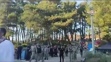 La municipalité métropolitaine d'Izmir a bloqué les toilettes mobiles pour les écologistes qui étaient de garde dans la forêt d'Akbelen.