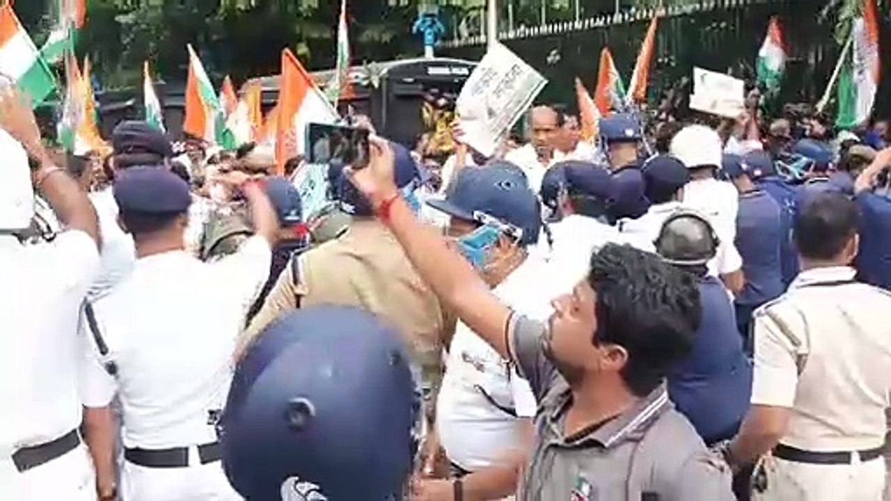 मणिपुर हिंसा के खिलाफ राजभवन के सामने कांग्रेस का प्रदर्शन