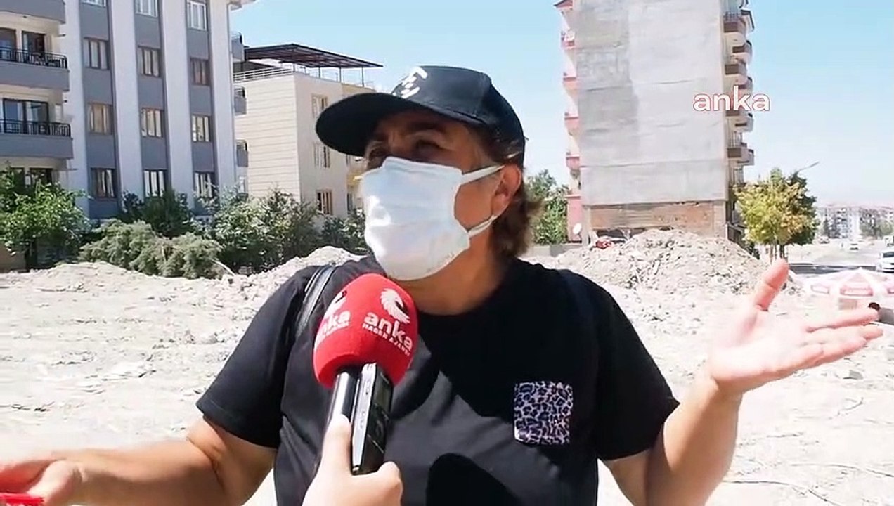 Des citoyens se plaignent de la poussière causée par les destructions après le tremblement de terre à Malatya