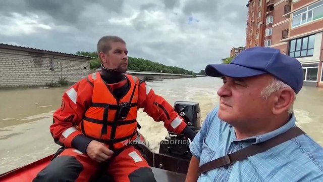 Passagem do tufão Khanun leva a centenas de evacuações na Rússia e deixa rasto de destruição