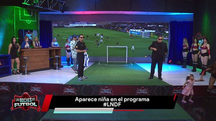 Niña se aparece en el foro de "Las Noches del Fútbol"