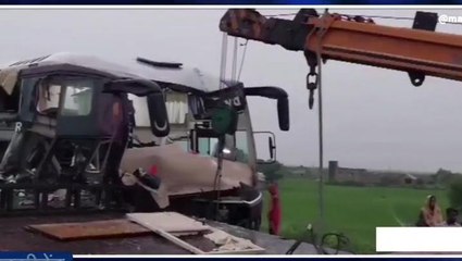 BREAKING: एनएच- 57 पर खड़ी ट्रक में बस ने पीछे से मारी टक्कर, एक दर्जन यात्री घायल, एक की मौत