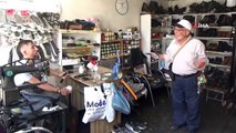 77 Yaşındaki Seyyar Satıcı İbrahim Bayır, Çalışma Azmiyle Herkese Örnek Oluyor