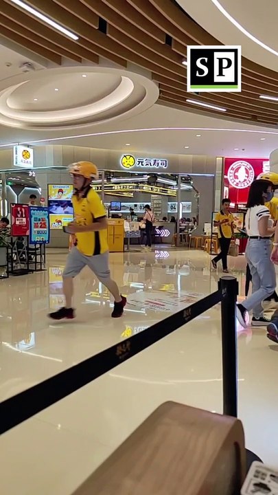 These Yellow Men in Shenzhen Make Sure You Won't Starve