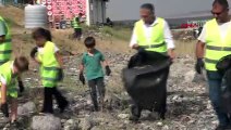 Van Gölü'nde Çekilmeyle Ortaya Çıkan Çöpler Toplandı