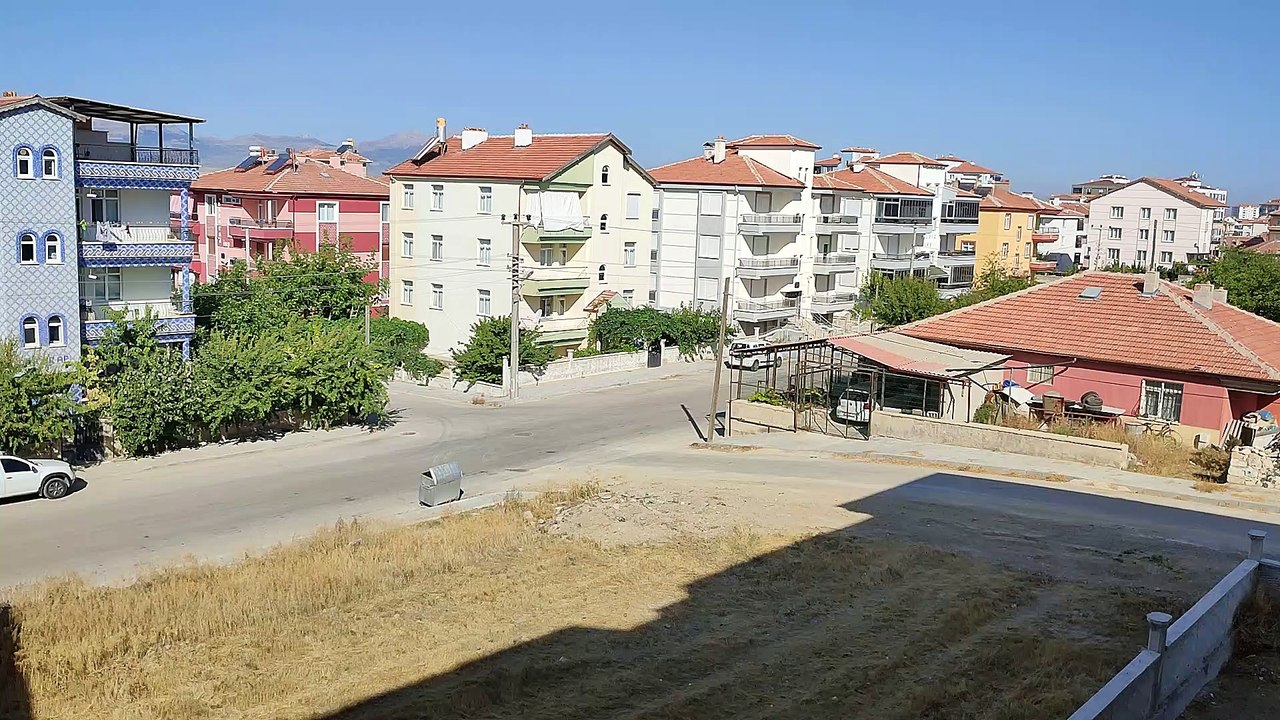Yeni gün mazarasi.