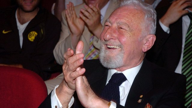 Beşiktaş Onursal Başkanı merhum Süleyman Seba, kabri başında anıldı