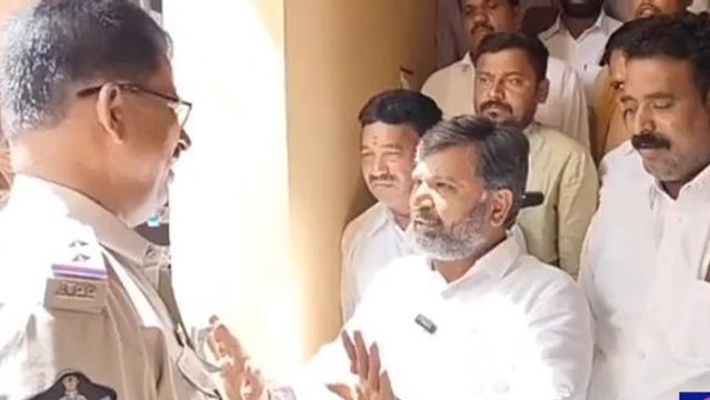 శ్రీ సత్యసాయి జిల్లా: జనసేన నేతలు హౌస్ అరెస్ట్... భగ్గుమన్న నేతలు
