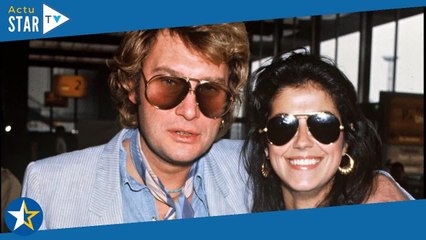 Johnny Hallyday  Sa première épouse Babeth Étienne fait de drôles de confidences, C'était un peu l