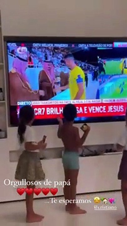 أبناء كريستيانو رونالدو يحتفلون باللقب الأول له مع النصر السعودي