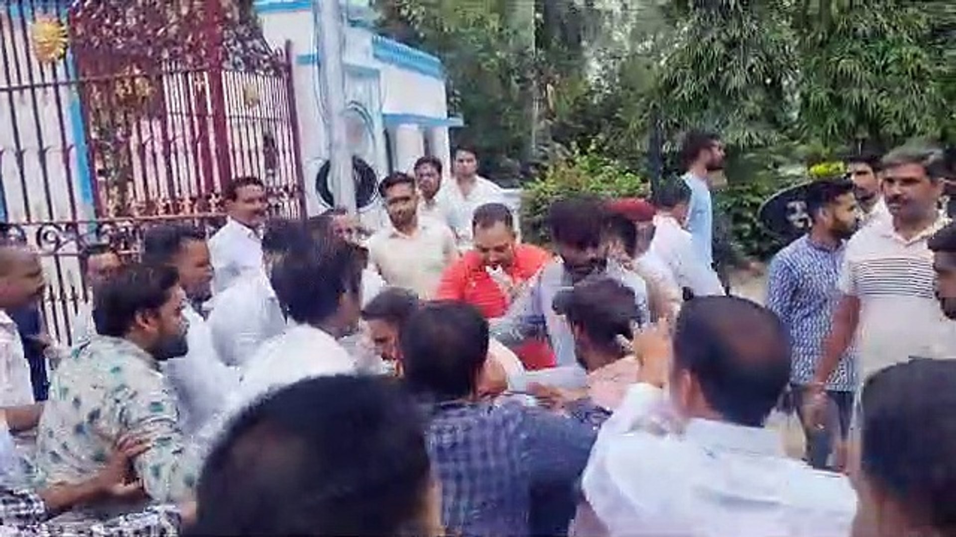 Video...करणी सेना की बैठक के बाद एक युवक ने सेना के प्रदेशाध्यक्ष को मारी  गोली - video Dailymotion