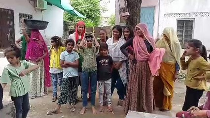 अजब-गजब.... मेंढकी रानी मेह बरसाओ, मेंढकी की निकाली यात्रा