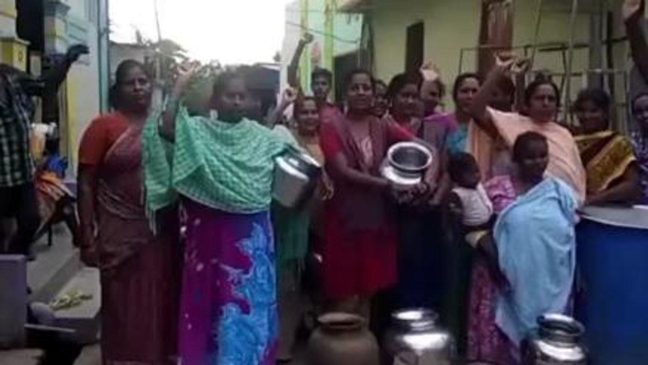 పశ్చిమ గోదావరి జిల్లా: త్రాగునీటికి కటకట.. ఖాళీ బిందెలతో నిరసన