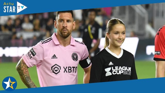 PHOTOS Harper Beckham La fille de David et Victoria star sur le terrain, elle éclipse Lionel Messi