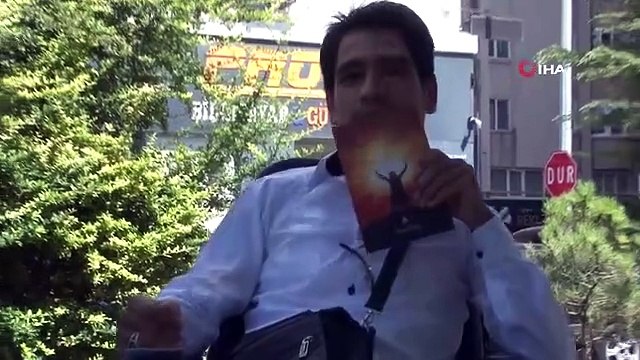 L'écrivain handicapé Hikmet Ekiz donne de l'espoir aux handicapés avec son livre Holding to Life with Hope