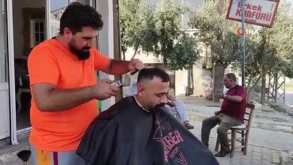 Les barbiers s'échappent de la chaleur à Gaziantep