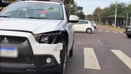 Mitsubishi Asx e Toyota Yaris se envolvem em acidente no Centro
