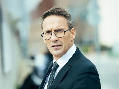 Arracher 24 dents pour guérir du cancer... : Julien Courbet alerte sur les Arnaques terrifiantes