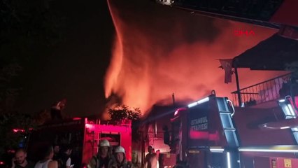 SARIYER'DE ATIK TOPLAMA TESİSİNDE YANGIN-1