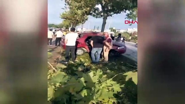 Bursa'da Otomobil Ağaca Çarptı: 2 Yaralı